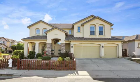9572 Crystal Water Way, Elk Grove, CA 95624