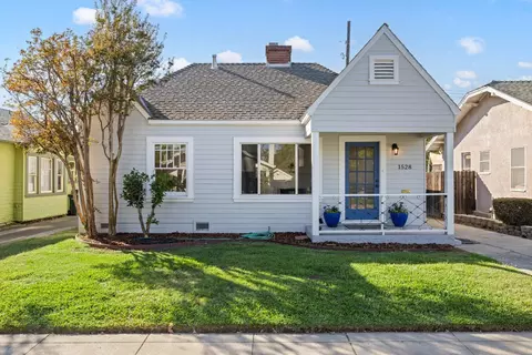 1528 33rd St, Sacramento, CA 95816
