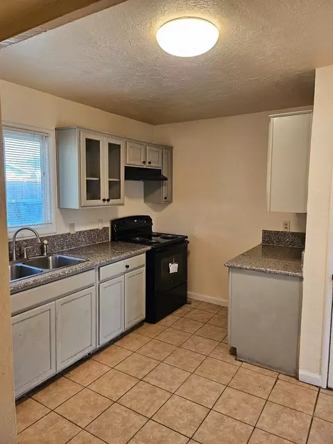 Kitchen - 901 Whittier Ave, Modesto, CA 95350 photo 1 of 2