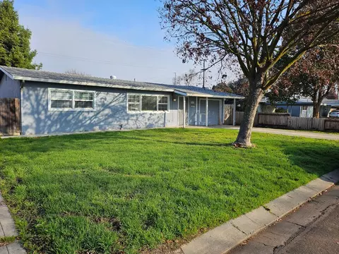 Exterior - 901 Whittier Ave, Modesto, CA 95350 photo 2 of 11