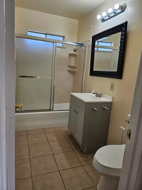 Bath - 901 Whittier Ave, Modesto, CA 95350 photo 1 of 1