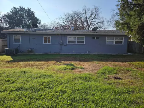 Exterior - 901 Whittier Ave, Modesto, CA 95350 photo 9 of 11