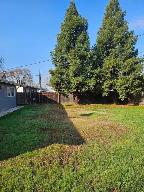 Exterior - 901 Whittier Ave, Modesto, CA 95350 photo 5 of 11