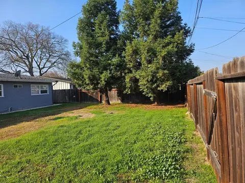 Exterior - 901 Whittier Ave, Modesto, CA 95350 photo 11 of 11