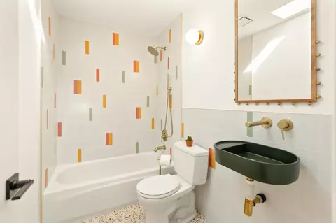 Bath - 4131 Scranton Cir, Carmichael, CA 95608 photo 1 of 10
