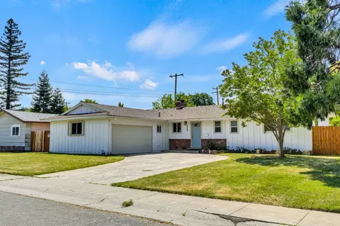 Exterior - 5418 Canfield Ave, Carmichael, CA 95608 photo 2 of 8