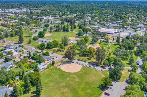View/Area - 5418 Canfield Ave, Carmichael, CA 95608 photo 4 of 6