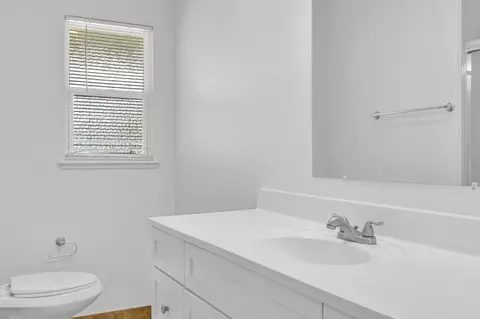 Bath - 5418 Canfield Ave, Carmichael, CA 95608 photo 2 of 6