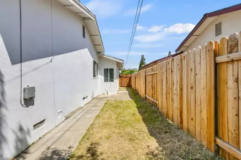 Exterior - 5418 Canfield Ave, Carmichael, CA 95608 photo 7 of 8
