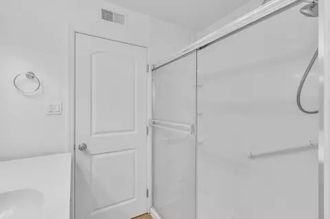 Bath - 5418 Canfield Ave, Carmichael, CA 95608 photo 3 of 6