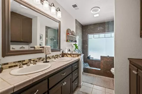 Bath - 2405 No Walk Rd, Placerville, CA 95667 photo 1 of 3
