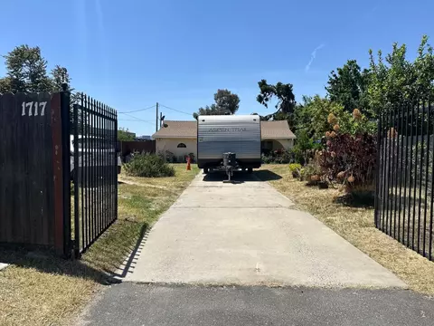 1717 Midway Ave, Modesto, CA 95358 photo 2