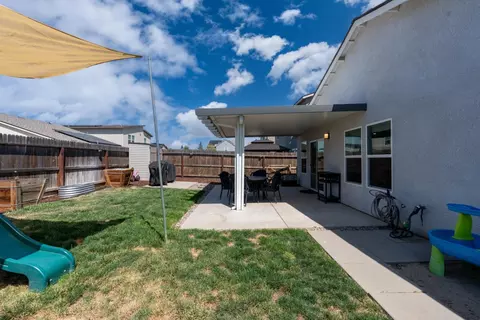 Exterior - 627 Suzanne Dr, Merced, CA 95348 photo 17 of 18