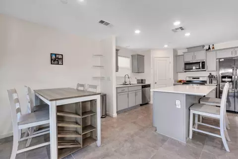Kitchen - 627 Suzanne Dr, Merced, CA 95348 photo 4 of 4