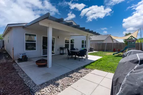 Exterior - 627 Suzanne Dr, Merced, CA 95348 photo 10 of 18