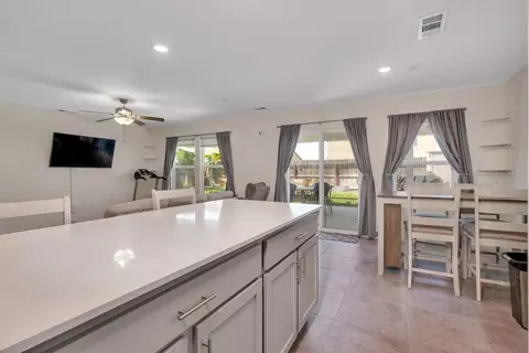 Entry Way - 627 Suzanne Dr, Merced, CA 95348 photo 3 of 5