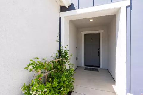 Exterior - 627 Suzanne Dr, Merced, CA 95348 photo 8 of 18