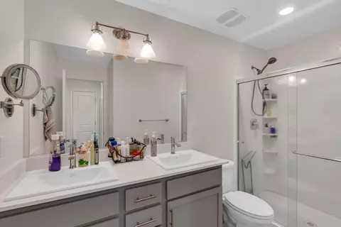 Bath - 627 Suzanne Dr, Merced, CA 95348 photo 2 of 2