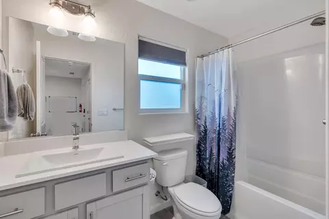Bath - 627 Suzanne Dr, Merced, CA 95348 photo 1 of 2