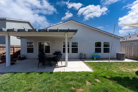 Exterior - 627 Suzanne Dr, Merced, CA 95348 photo 12 of 18