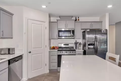 Kitchen - 627 Suzanne Dr, Merced, CA 95348 photo 2 of 4