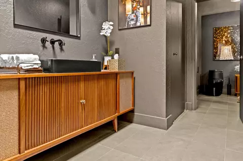 Bath - 5301 Valhalla Dr, Carmichael, CA 95608 photo 9 of 13