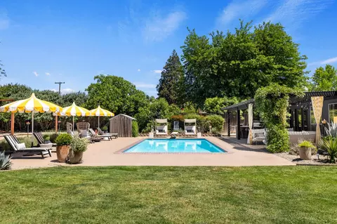 Exterior - 5301 Valhalla Dr, Carmichael, CA 95608 photo 9 of 34