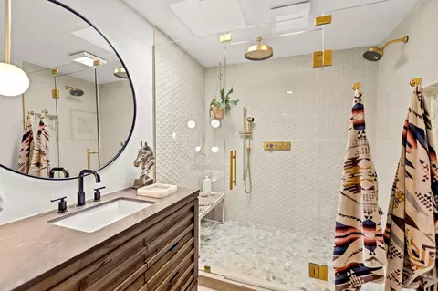 Bath - 5301 Valhalla Dr, Carmichael, CA 95608 photo 2 of 13