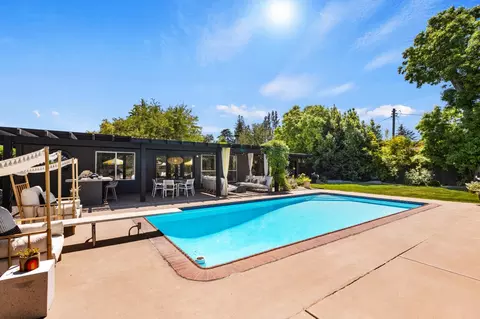 Exterior - 5301 Valhalla Dr, Carmichael, CA 95608 photo 16 of 34