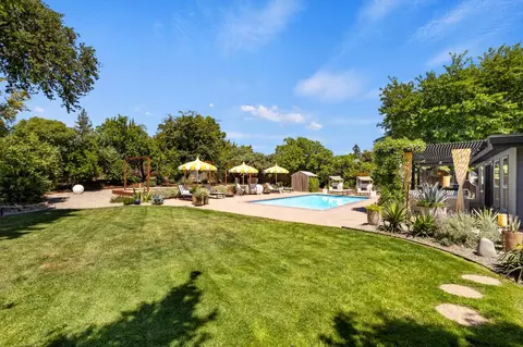 Exterior - 5301 Valhalla Dr, Carmichael, CA 95608 photo 8 of 34