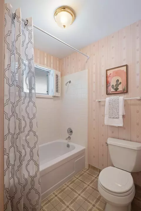Bath - 641 Cleveland St, Davis, CA 95616 photo 4 of 5