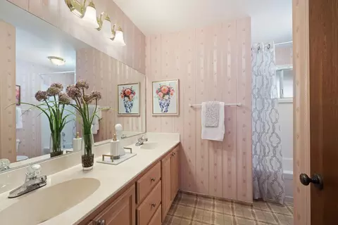 Bath - 641 Cleveland St, Davis, CA 95616 photo 3 of 5
