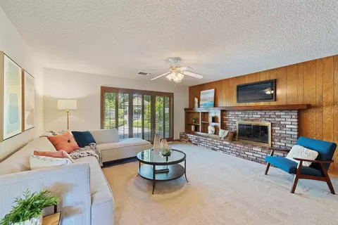 Living - 641 Cleveland St, Davis, CA 95616 photo 2 of 4