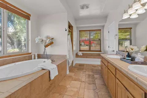 Bath - 12381 Mierkey Ct, Jackson, CA 95642 photo 2 of 6