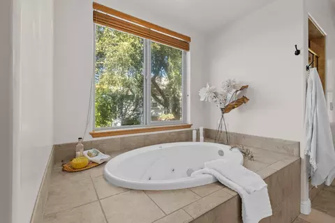 Bath - 12381 Mierkey Ct, Jackson, CA 95642 photo 3 of 6