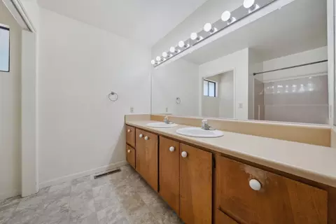Bath - 10821 Sutter Cir, Sutter Creek, CA 95685 photo 2 of 3
