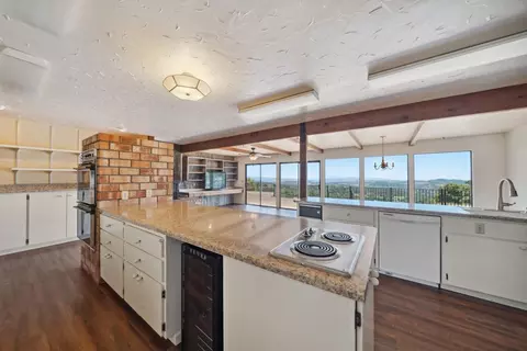 Kitchen - 10821 Sutter Cir, Sutter Creek, CA 95685 photo 7 of 9