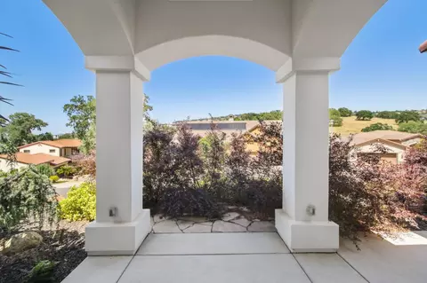 683 Russell Dr, Folsom, CA 95630 photo 2