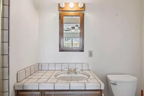 Bath - 990 E C St, Oakdale, CA 95361 photo 4 of 4