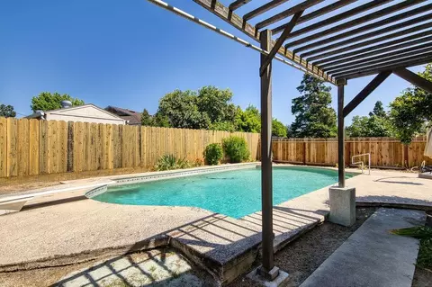Exterior - 990 E C St, Oakdale, CA 95361 photo 4 of 8