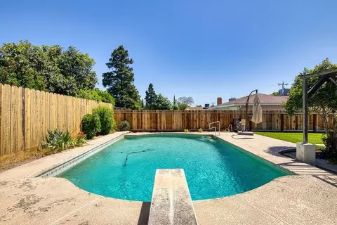 Exterior - 990 E C St, Oakdale, CA 95361 photo 3 of 8