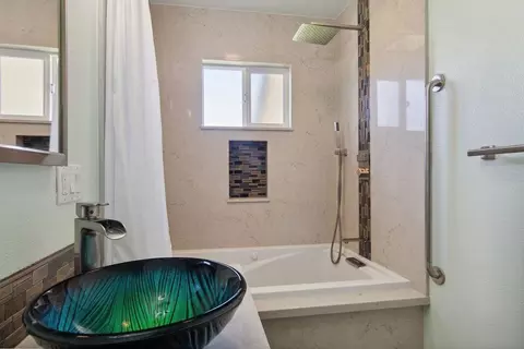 Bath - 990 E C St, Oakdale, CA 95361 photo 2 of 4