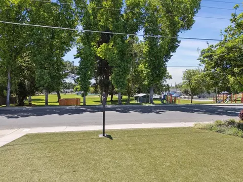 Exterior - 990 E C St, Oakdale, CA 95361 photo 8 of 8