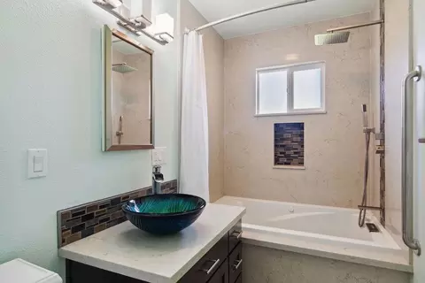 Bath - 990 E C St, Oakdale, CA 95361 photo 1 of 4