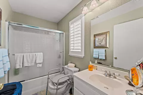 Bath - 8141 Bellingrath Dr, Elverta, CA 95626 photo 1 of 3