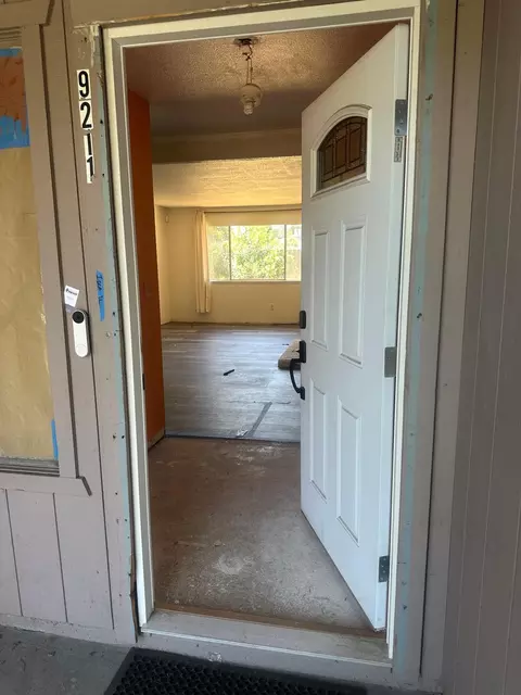 Entry Way - 9211 Eaglepoint Ln, Stockton, CA 95210 photo 2 of 5