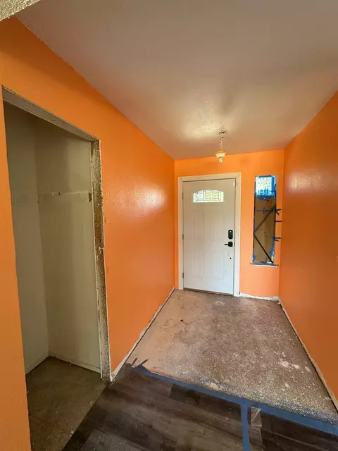 Entry Way - 9211 Eaglepoint Ln, Stockton, CA 95210 photo 3 of 5