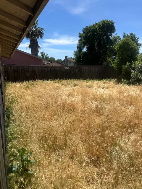 Exterior - 9211 Eaglepoint Ln, Stockton, CA 95210 photo 2 of 5