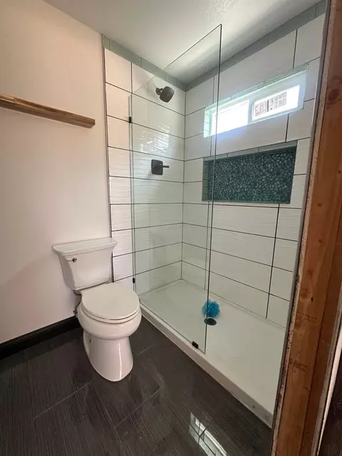 Bath - 9211 Eaglepoint Ln, Stockton, CA 95210 photo 3 of 3