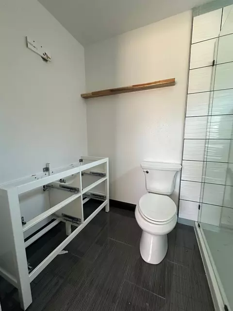 Bath - 9211 Eaglepoint Ln, Stockton, CA 95210 photo 2 of 3
